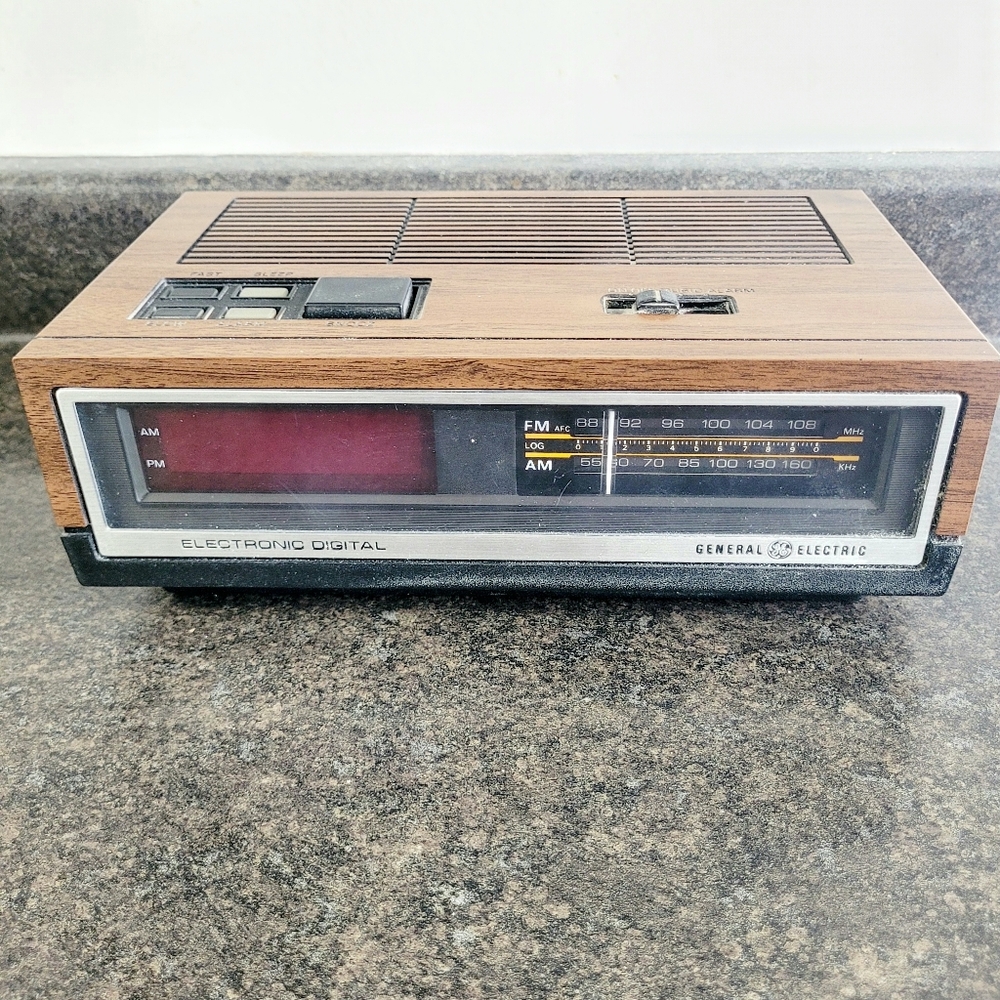 Vintage General Electric Digital Am/fm Clock Radio Modek 7-4640B